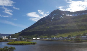 Гостиница Við Lónið Guesthouse  Seyðisfjörður